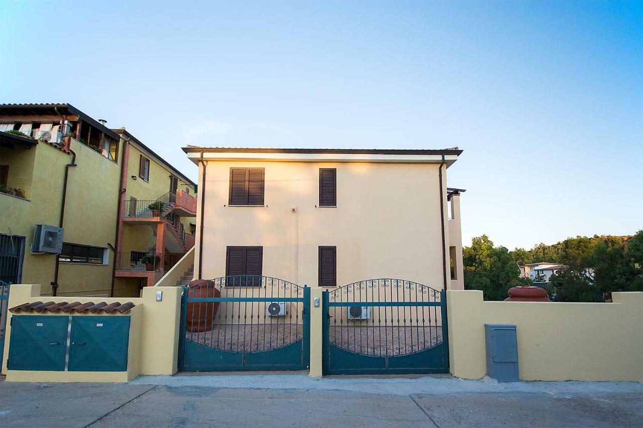 Appartamenti Sole Di Sardegna Cala Liberotto Exterior foto